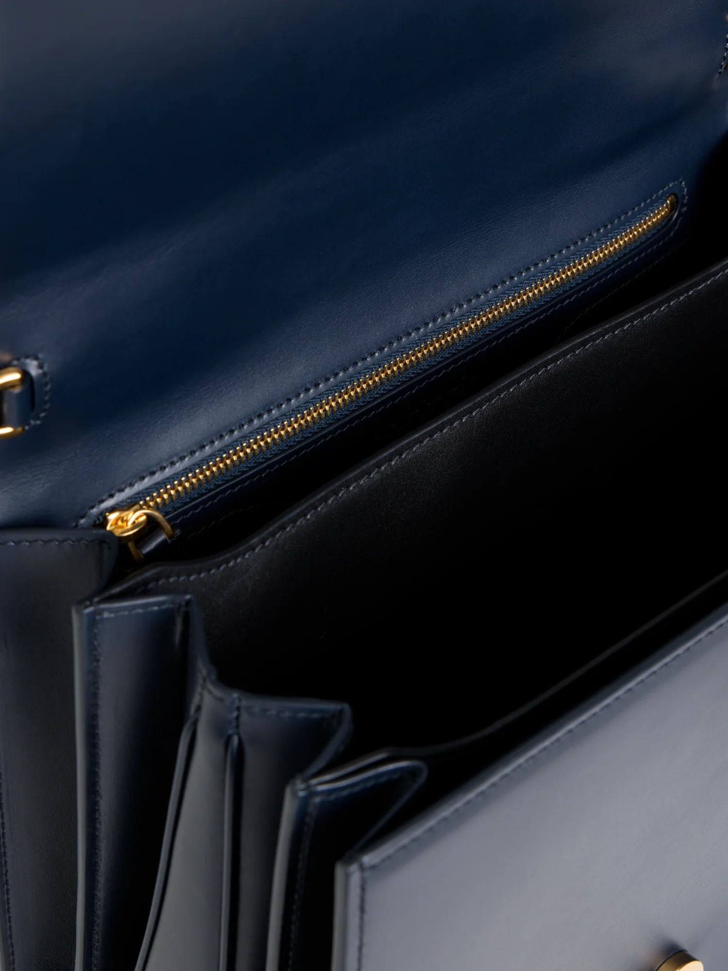 Alice Medium Top Handle Bag - Image 4